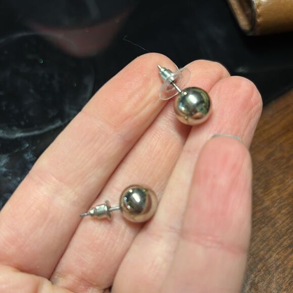 Metal ball stud earrings - Picture 3 of 3